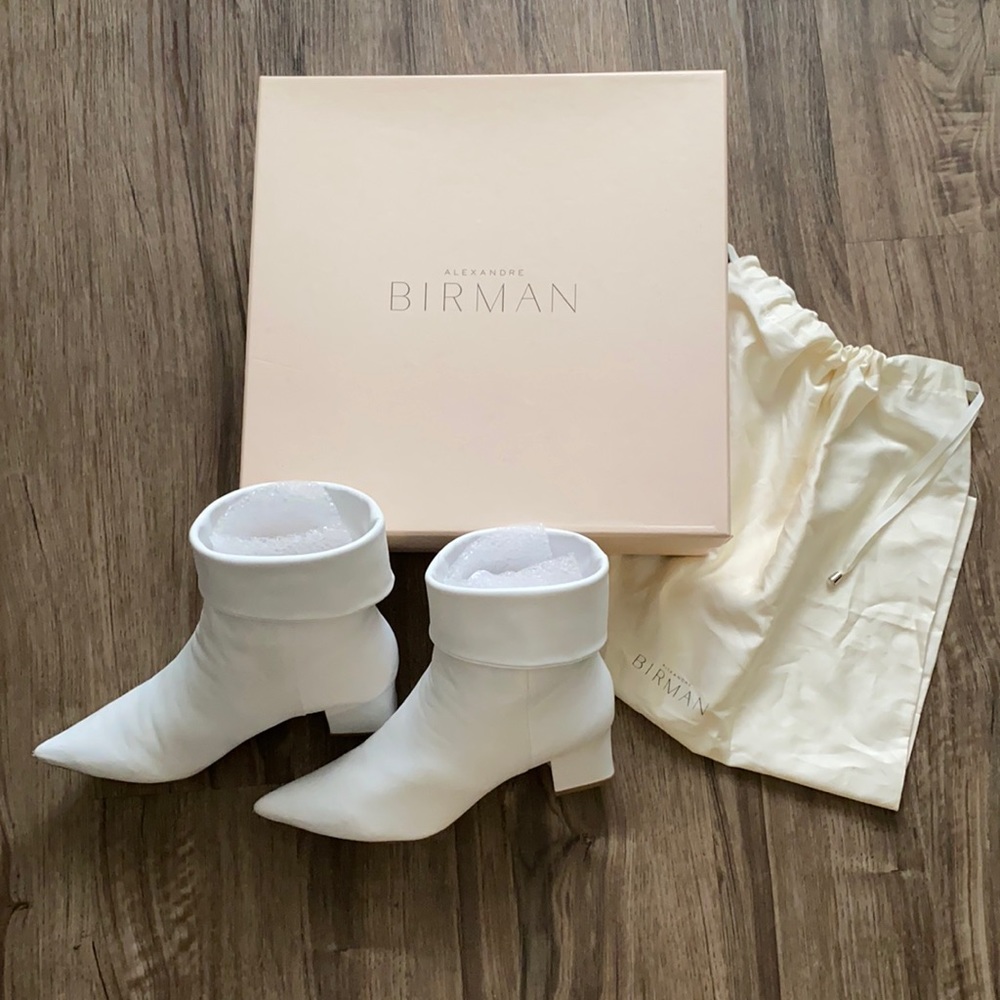 Alexandre Birman cuffed white ankle boots- perfect for Spring! Size 37.5